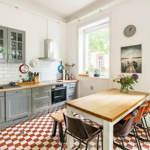 Großzügige 185m2-altbauwohnung In Bestlage 7zimmer-2bäder-2küchen-2wcs Hamburg